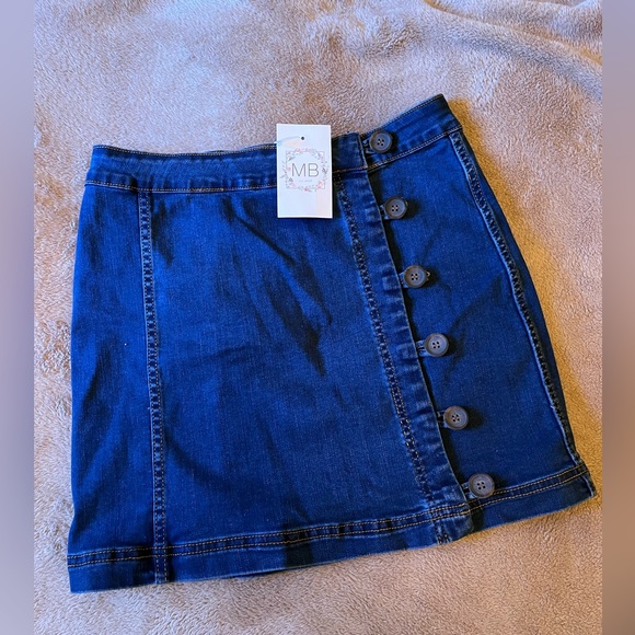 Denim mini skirt. - Picture 1 of 3